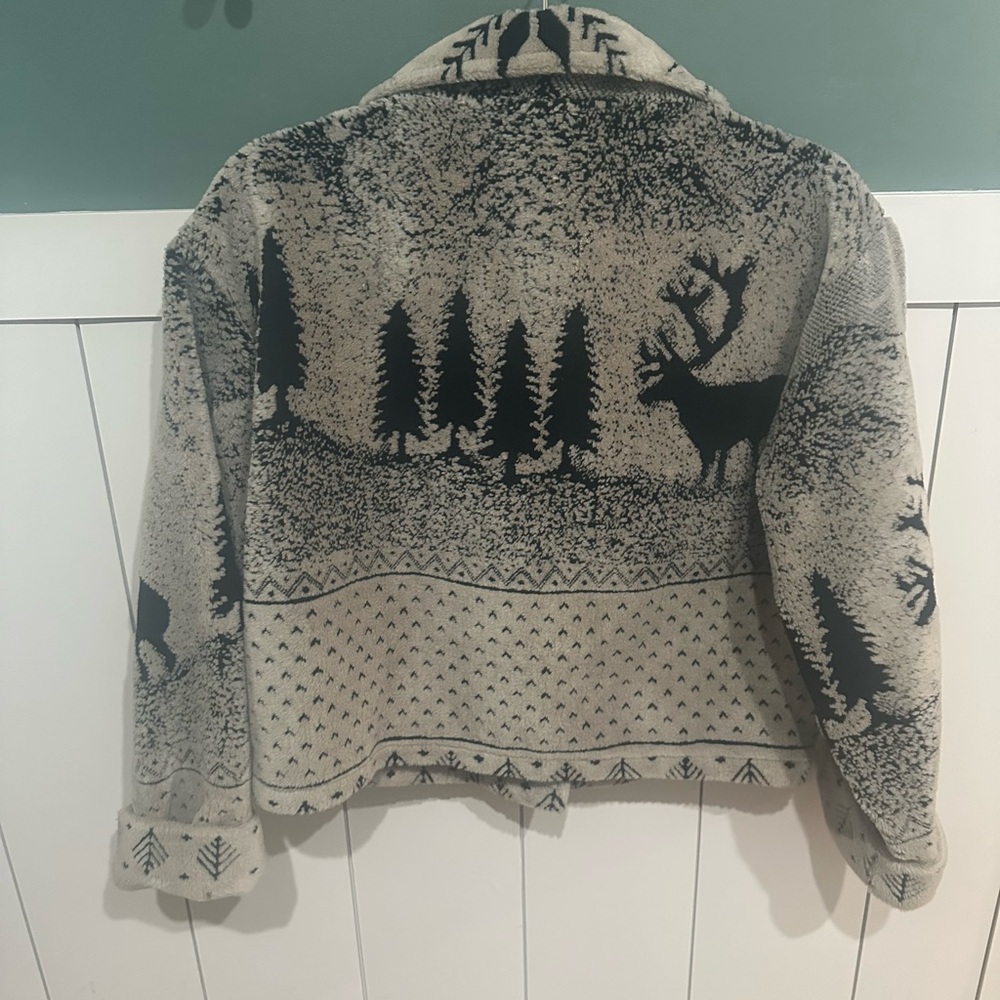 Cozy Patterned Jacket With Forest Design - image 1